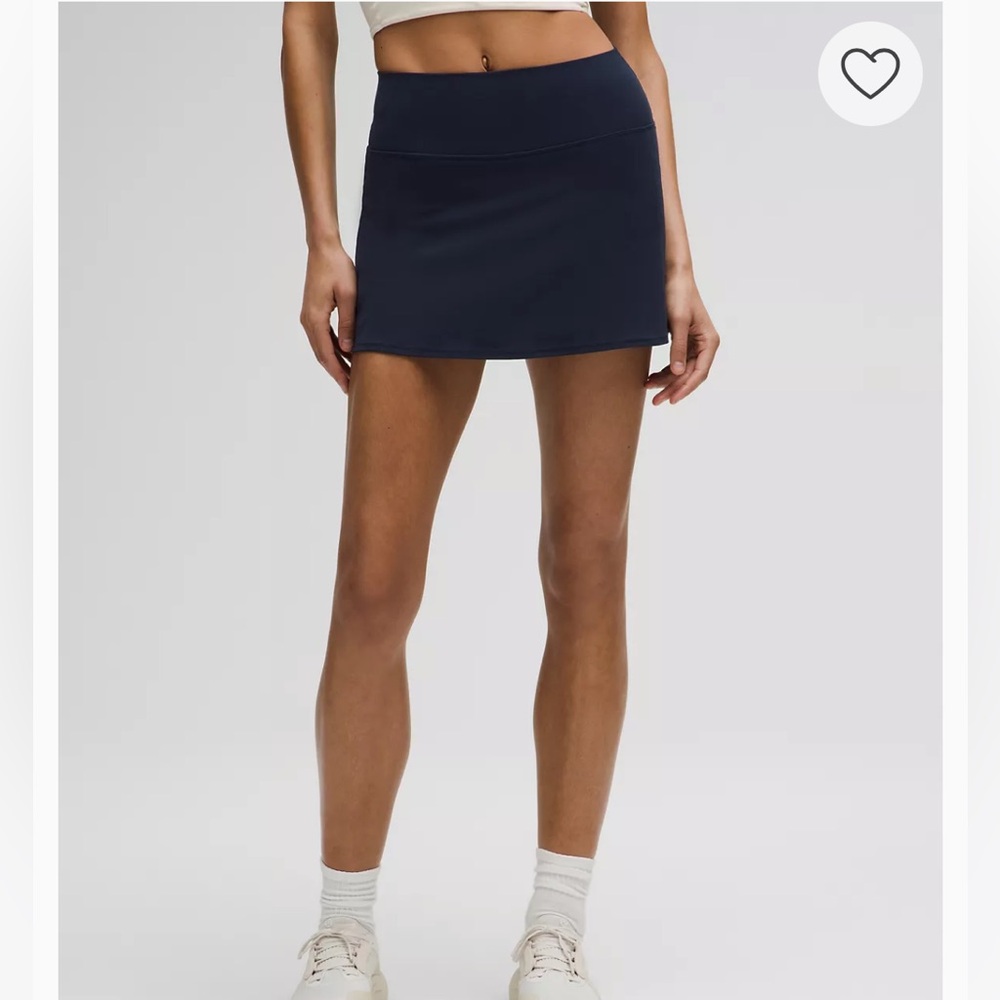 Lululemon align Blue Mini Skirt 13”
Worn twice/no damage. Like new.